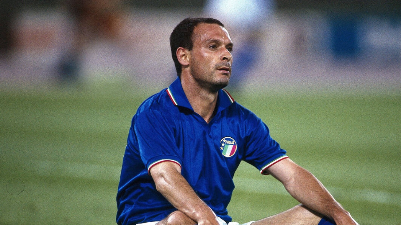 Sport / Sports, soccer, football, World Cup 1990, final round, group match, Italy against Czechoslovakia, (2:0) in Rome, Italy, 19.6.1990, scene with Salvatore Schillaci