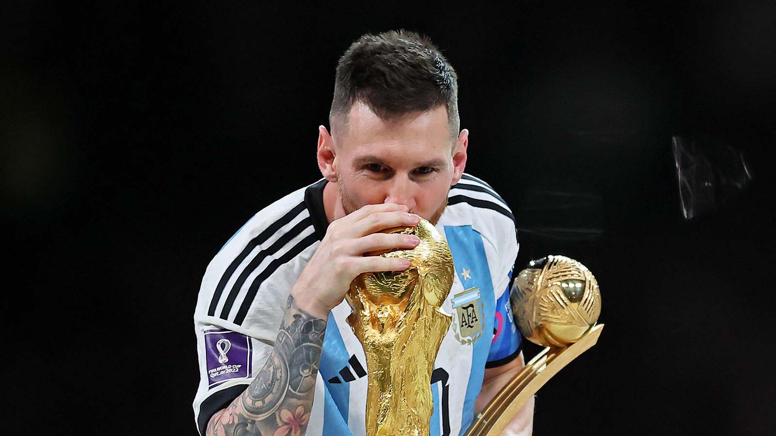 Lionel Messi of Argentina kissed the World Cup trophy