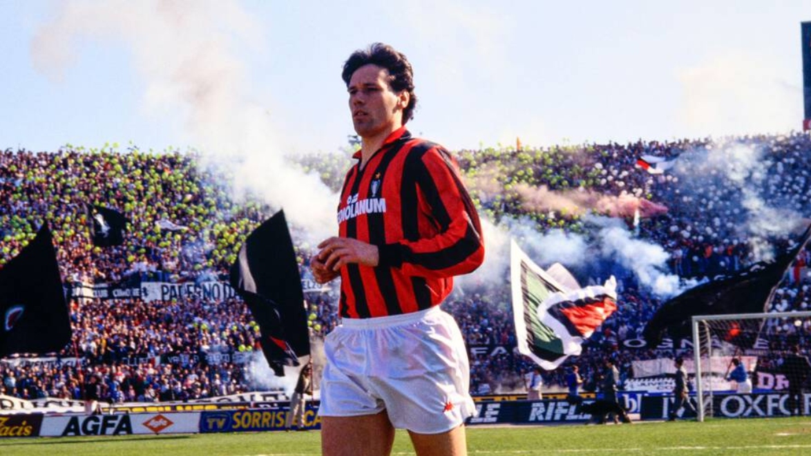 Football, Serie A, Juventus - Milan: Milans Marco van Basten. Foto: BILDBYRÅN/D025 09 13753 scanx dia fotboll football Serie A, Italy. , . juventus ac milan 1990 stadio communale 