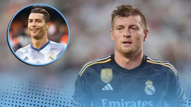 Toni Kroos of Real Madrid next to Cristiano Ronaldo